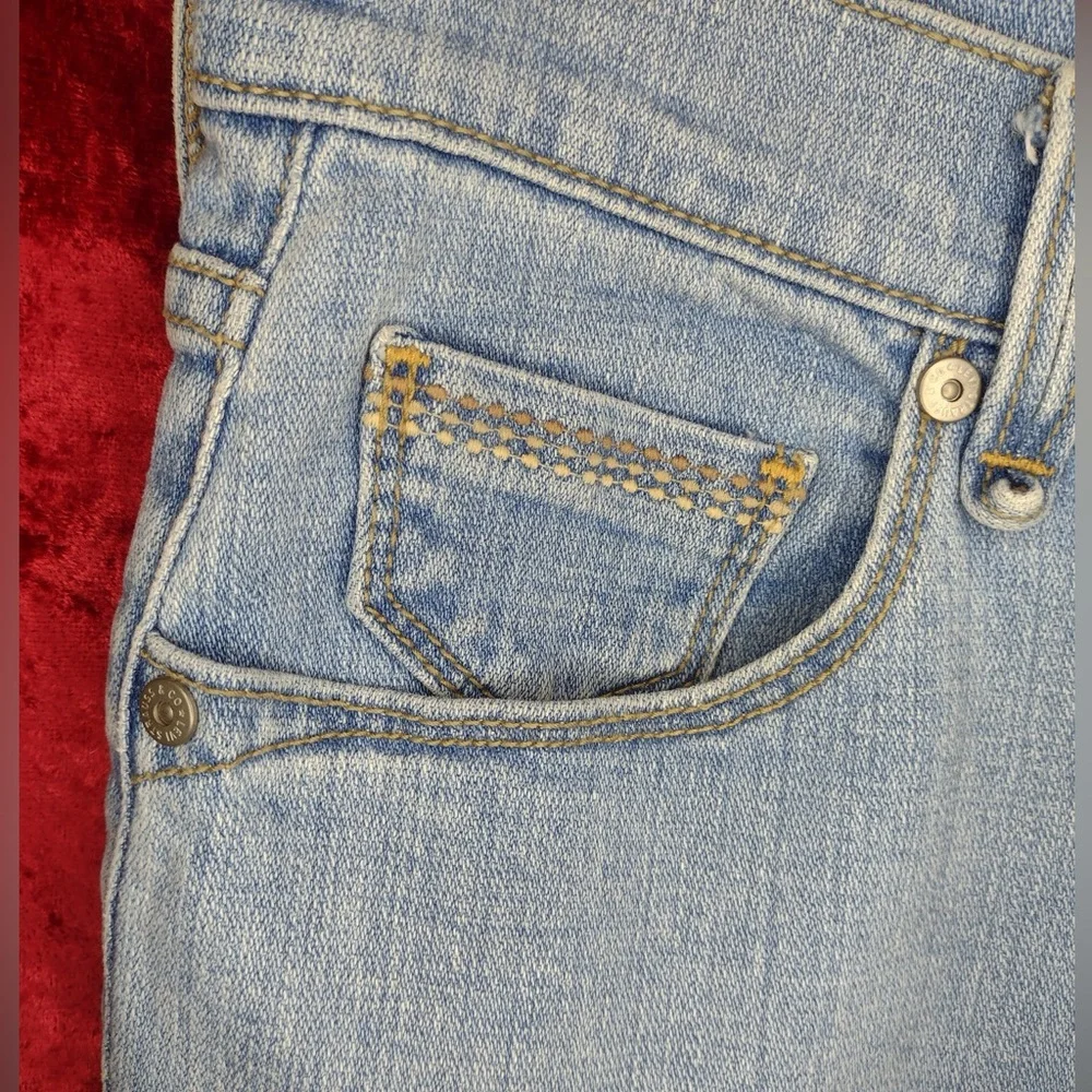 Levi's 515™ Capri Jeans Light Wash Denim Size 6 - Picture 3 of 9